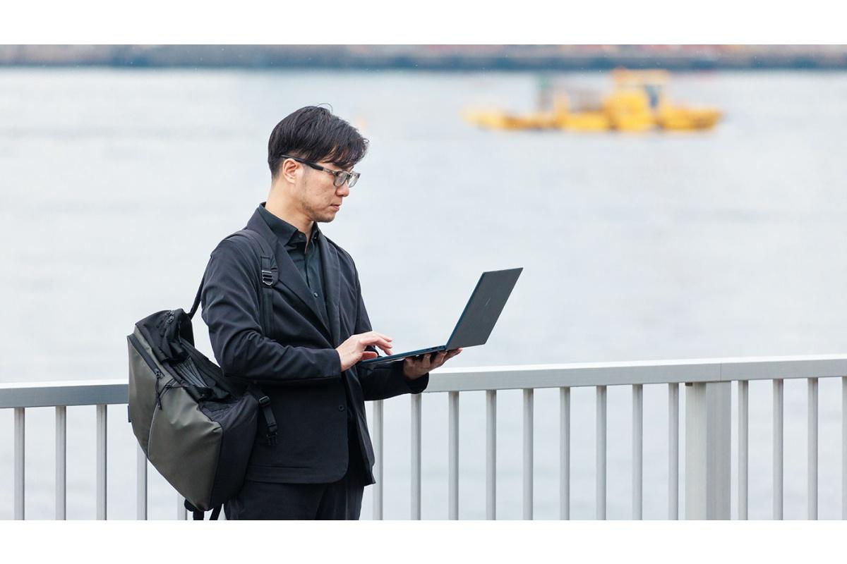 軽さは超一流。セキュリティも鉄壁。それがビジネスノートPCの本当に 軽さは超一流。セキュリティも鉄壁。それがビジネスノートPCの本当に