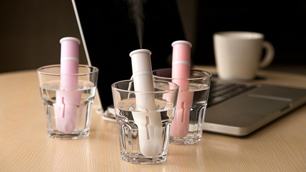オフィスで個人的乾燥対策。コップに挿すだけのパーソナル加湿器 ...