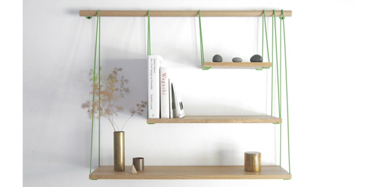 板を紐で吊るしたミニマルな棚「Bridge Shelves」 ライフハッカー・ジャパン
