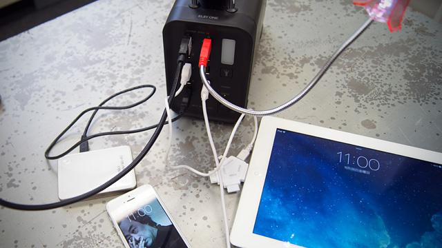 災害時に安心、フェスで嬉しい。スマホ10台を同時充電できる純国産