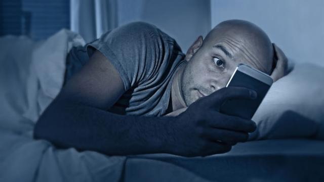 150418_internet_addiction_04.jpg