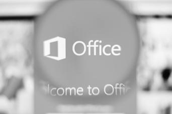 Microsoft Office 2016でダークテーマを有効にする方法