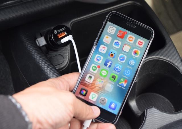 20151117aukey_carcharger_003.jpg