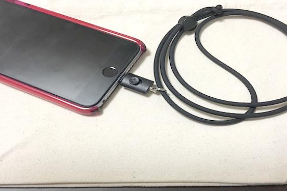 ファッショナブルなiPhoneの持ち方【今日のライフハックツール】