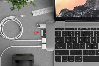 一度に複数の外部機器を接続できる「MacBook最適化」アダプター【今日のライフハックツール】
