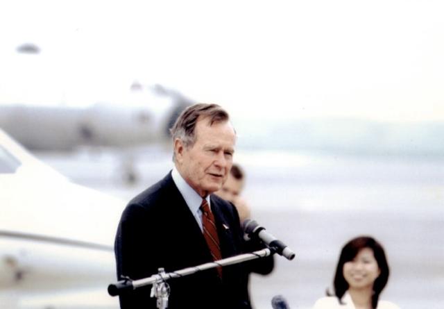 160419papa_bush.jpg