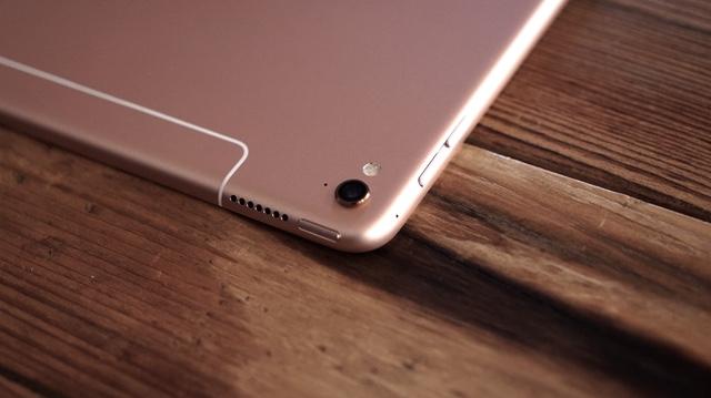9.7インチ版iPad Proのレビュー。小さなボディにパワフルな機能