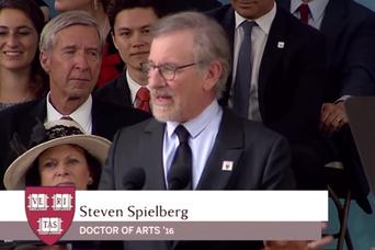 スピルバーグ監督がハーバード大の卒業スピーチで語ったこと