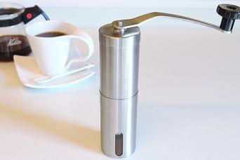 狭いキッチンでも手挽きのコーヒーを淹れたい【今日のライフハックツール】