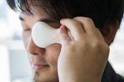 むしろ机に置きたいデザイン。温めて血液を循環させるアイケア・ガジェット