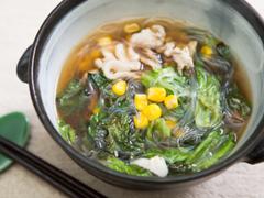 食べても太らない夜食：短時間で作れるレタスとコーンのスープ春雨