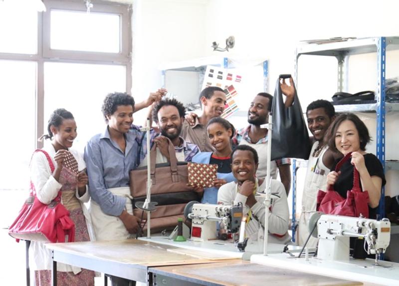 エチオピア現地工房の職人たち。