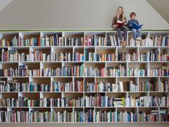 たくさん本がある家の子どもは読解力が高い：研究結果