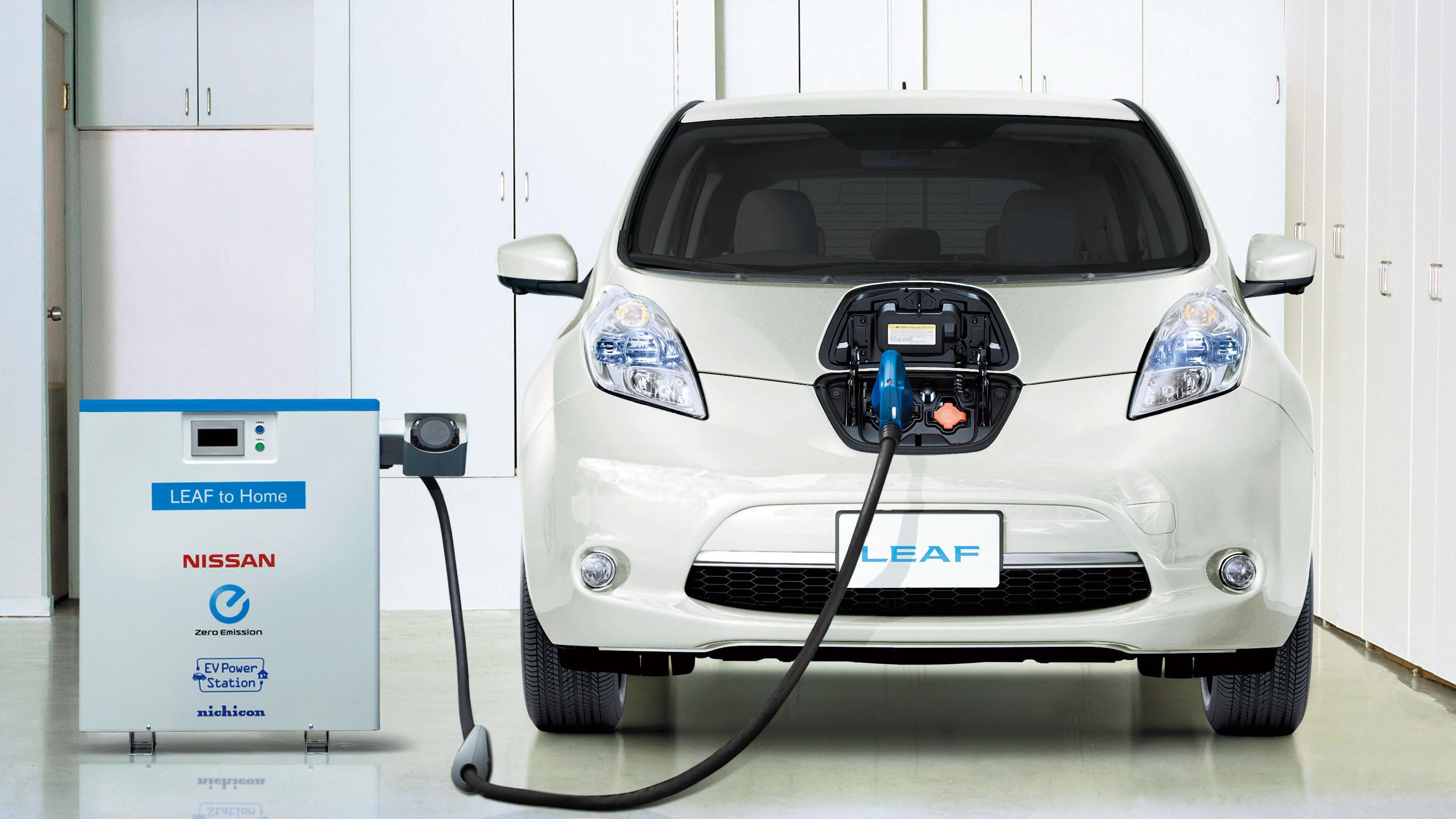 充電恐怖症」の編集部員を試乗させて、「電気自動車」への不安を 充電恐怖症」の編集部員を試乗させて、「電気自動車」への不安を