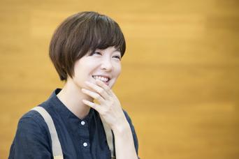 劇作家、小説家、そして母。芥川賞作家・本谷有希子は何を見、どのように物語を紡ぐのか