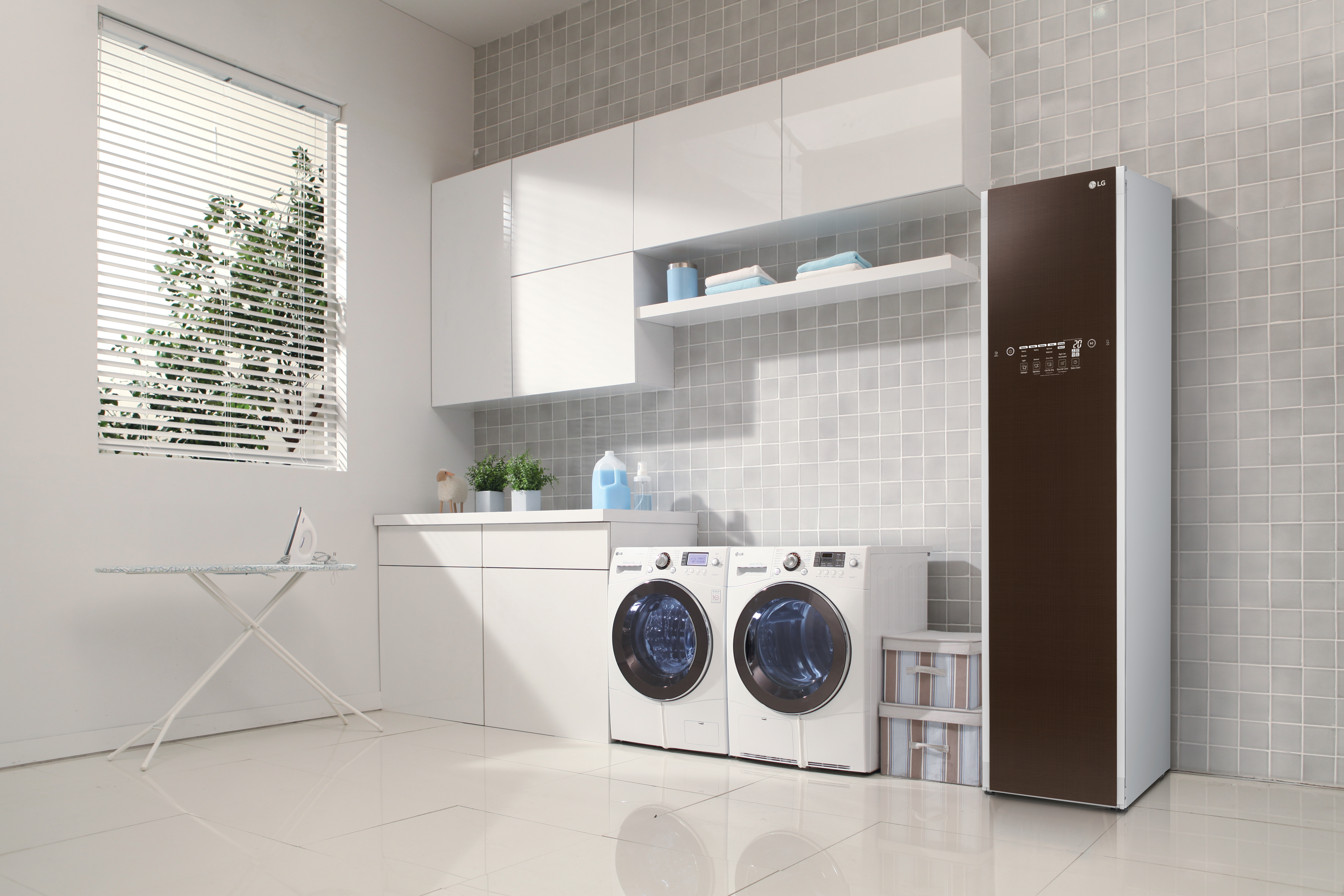 LG styer」は毎日洗えないスーツやコートのメンテナンス問題の救世主