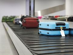 空港の荷物引渡用コンベヤーで誰よりも早くスーツケースを受け取る方法