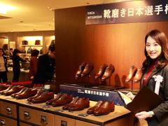 靴は磨いた人の精神性を映し出す。日本一の靴磨き職人の仕事を通して感じる美学とは