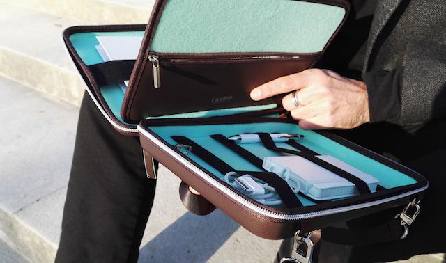 フランスのデザイナーが開発した多機能ポーチ「LALOO」を使って