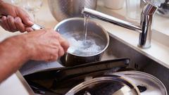 汚れた食器や鍋を、水に浸けてシンクに置きっぱなしにしていませんか？