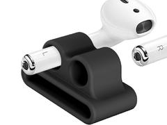 バッグや手首にAirPodsのちょい置きができると、サっと着脱できてなくさない【今日のライフハックツール】