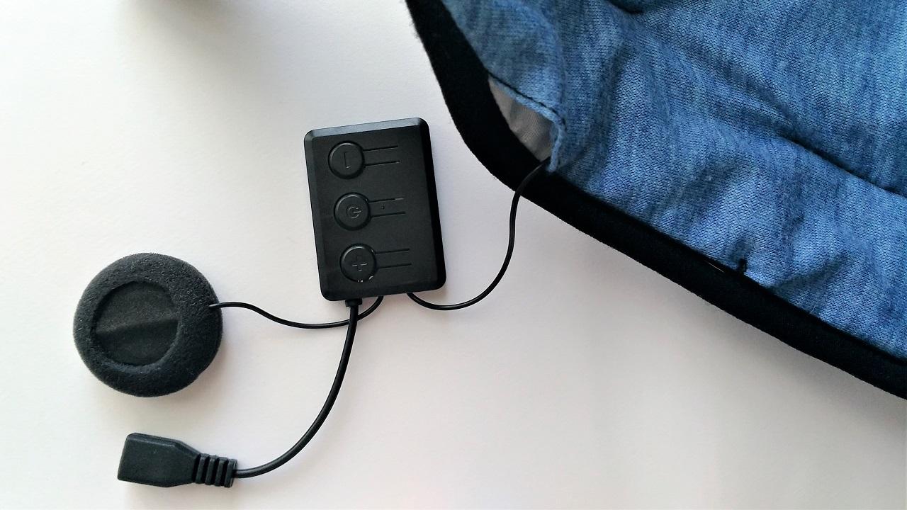 コードレスで音楽が聴けるアイマスクで、どこでも心地よい眠りを