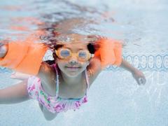 プールに潜む危険から子どもを守る12の注意点