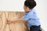 本格的な木工家具をプラモ感覚で作れる『木it（キット）』なら親子で楽しく学べそう