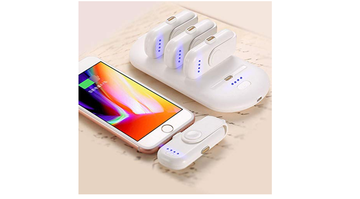 モバイルバッテリー 4つ 充電器 1つ ケーブルセット みんなでシェアしよっ。4台の充電器を同時チャージできる複数端子対応