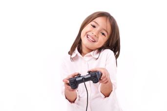 娘を「リケジョ」にしたいなら。女の子はビデオゲームで遊ばせると理系に進む確率が高まる
