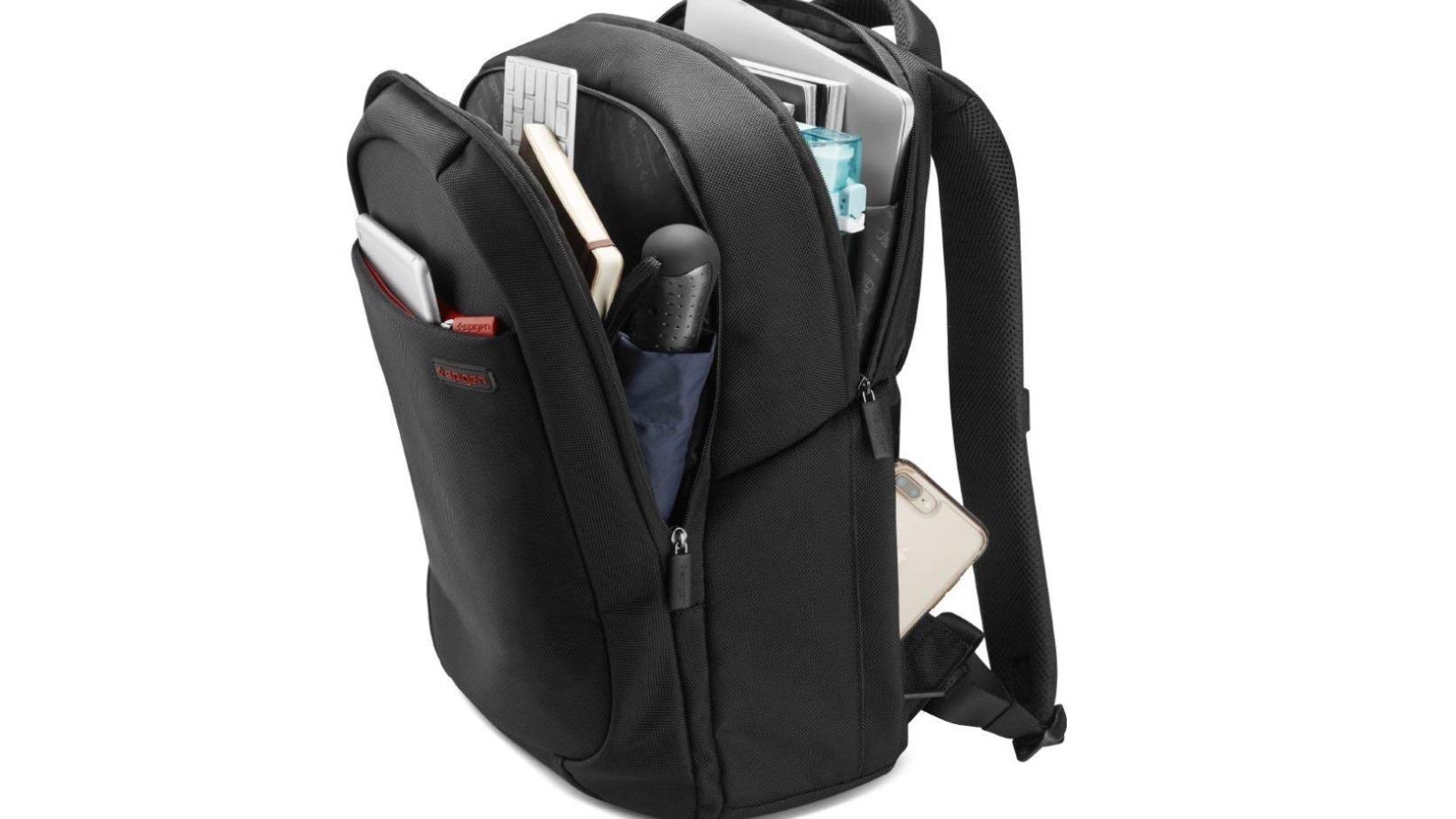 型崩れしない自立型で多収納。オフィススタイルにも似合うバック