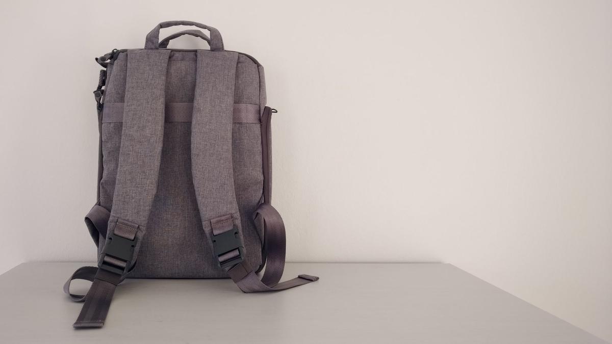 どんなシーンにも合わせられる機能性とコスパを極めたPCバックパック 