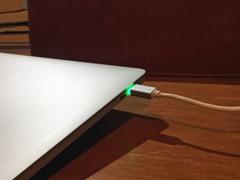USB Type-CのMacBookを開かずに充電状況がわかる。LED付き充電ケーブル