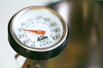 料理に使うならデジタル温度計より安いアナログ温度計のほうがいい