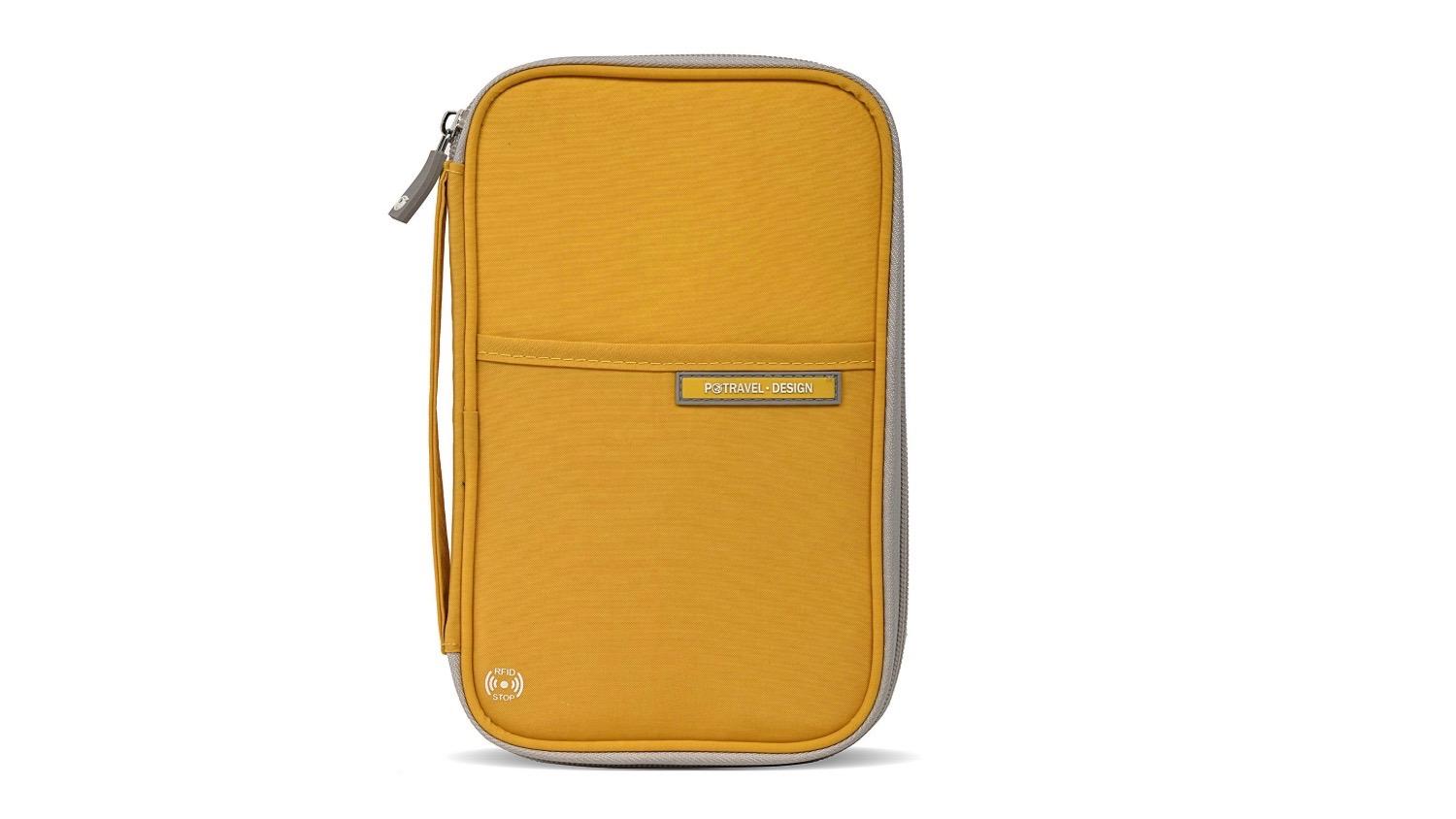 多機能パスポートケースなら、大容量で旅行の持ち物管理も楽々