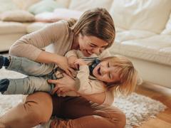｢笑う = 楽しい｣は勘違い？ 子どもをくすぐる前には確認を