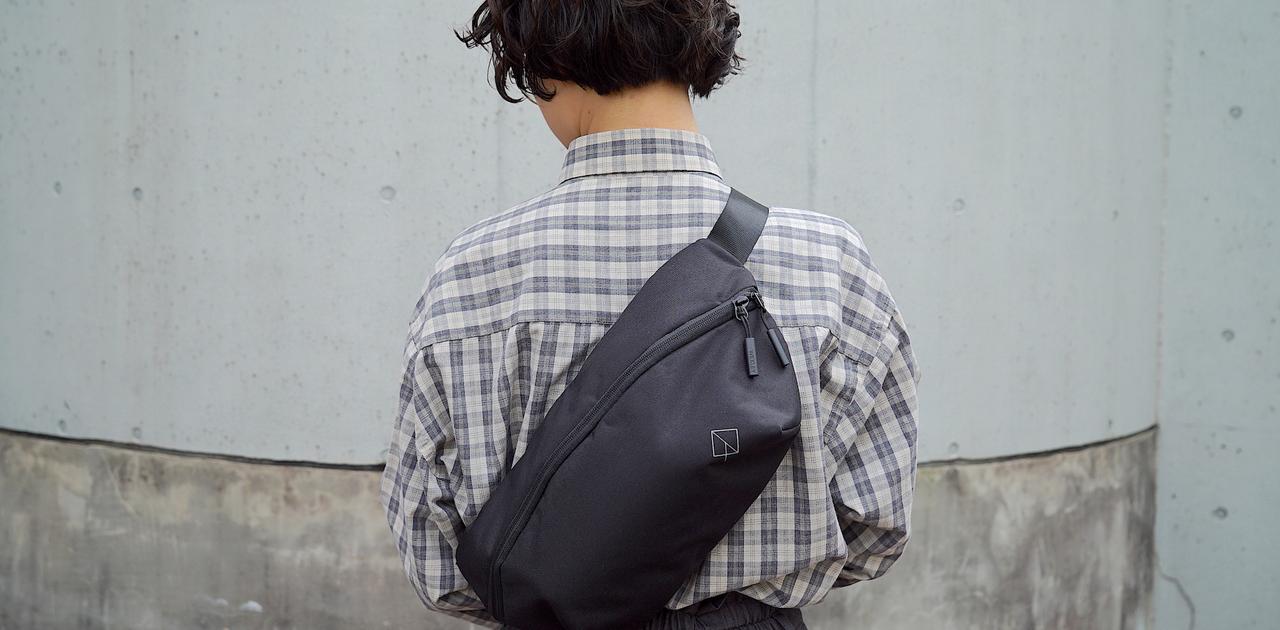 バックパックが大ヒット中のWEXLEYから「SLING BAG」を使ってみた | ライフハッカー・ジャパン