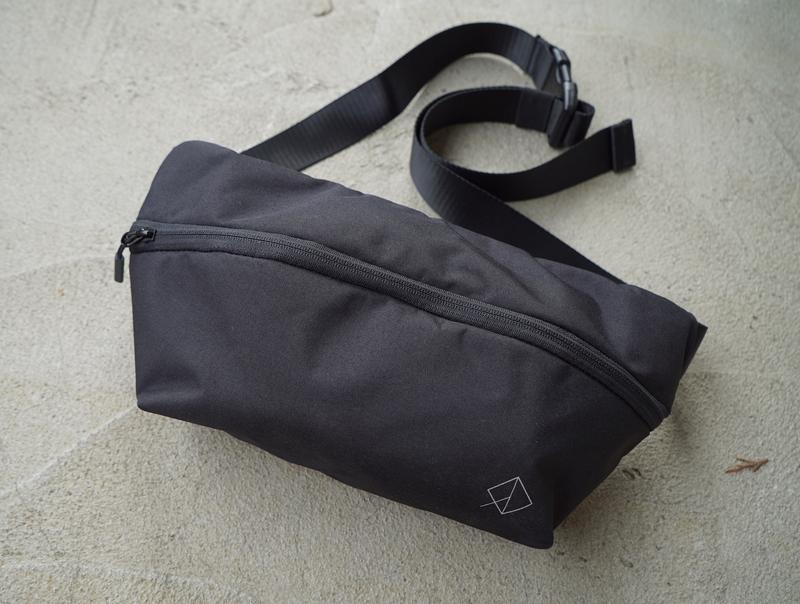 バックパックが大ヒット中のWEXLEYから「SLING BAG」を使って バックパックが大ヒット中のWEXLEYから「SLING BAG」を使って