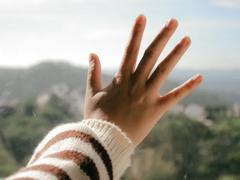 あなたの爪、見られてますよ。清潔で健康的に保つ正しいネイルケア方法