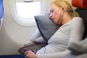 フライト中でも驚くほど深い睡眠をとるコツ