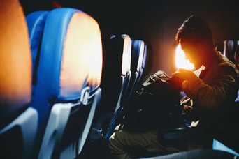 飛行機に乗るとき「その荷物、預けてください」と言われないようにする方法