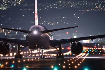 飛行機の遅延が少ない、ベストな時間は？
