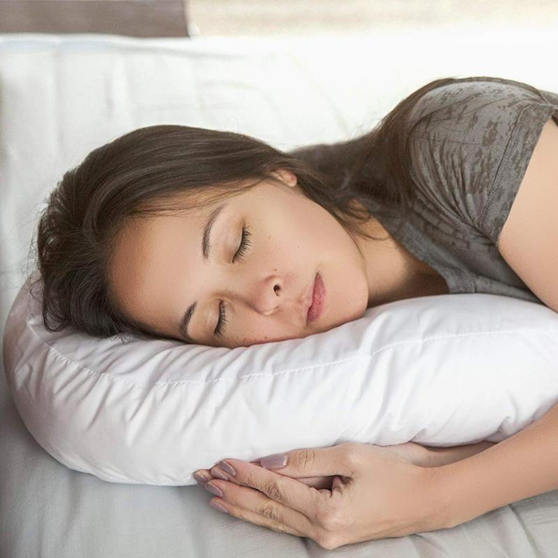 「Side Sleeper Contour Body Pillow」は体を包み込む