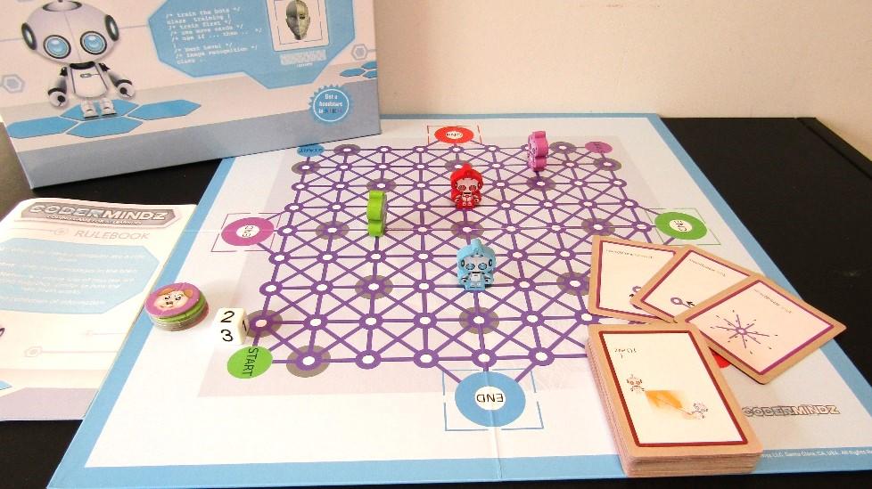 9歳の子どもが開発、AIプログラミングが学べるボードゲームで遊んで