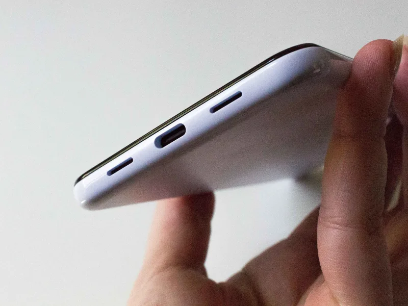 スマホの隙間の汚れや油を完璧に落とす掃除方法 ライフハッカー ジャパン