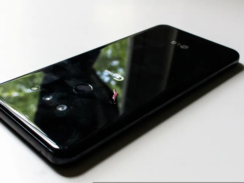スマホの隙間の汚れや油を完璧に落とす掃除方法 ライフハッカー ジャパン