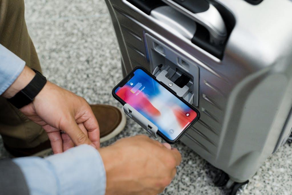 悪路でもガタつかない！革新的なスーツケース「SkyValet」で旅行