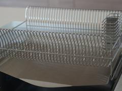 キッチンを引き締めるデザイン、水切れの良さが魅力の水切りかごレビュー【今日のライフハックツール】