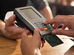 クレジットカードで海外旅行中の詐欺を回避する方法