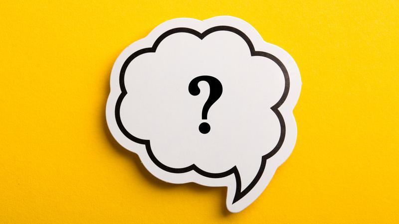 黄色の背景に浮かぶ「?」の吹き出し